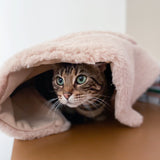 Hoopo Flip Katzenbett braun mit Katze