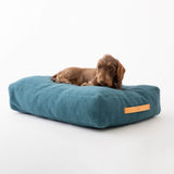 Flauschiges Hundekissen Elliott blau von DuePuntoOtto