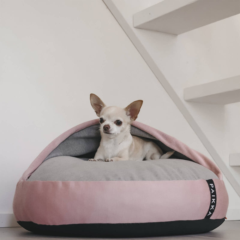 Nachhaltiges Hundebett PAIKKA Recovery Burrow Bed Pink mit Hund
